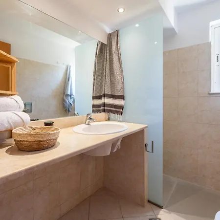 Einalia Homes بيت للعطل *